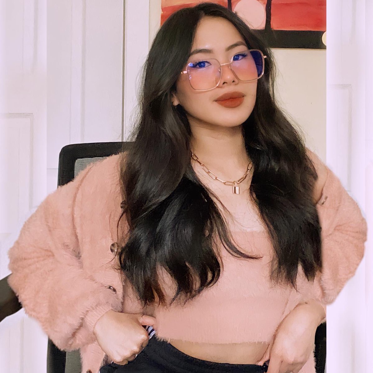 klathrel2's tweet photo. Hey!!! I will be hosting a ✨GIVEAWAY✨ in collaboration with @firmoo_optical on May 28th Friday 9pm (PH time🇵🇭) 💕
—
visit my ig for more details!!
—
i’m wearing style #S16613 on this pic. Use our code: KIE50 for 50% off 💕 https://t.co/A9rkkNdBFd
