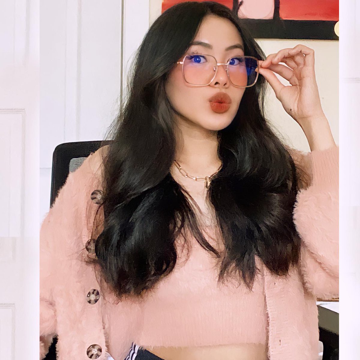 klathrel2's tweet photo. Hey!!! I will be hosting a ✨GIVEAWAY✨ in collaboration with @firmoo_optical on May 28th Friday 9pm (PH time🇵🇭) 💕
—
visit my ig for more details!!
—
i’m wearing style #S16613 on this pic. Use our code: KIE50 for 50% off 💕 https://t.co/A9rkkNdBFd