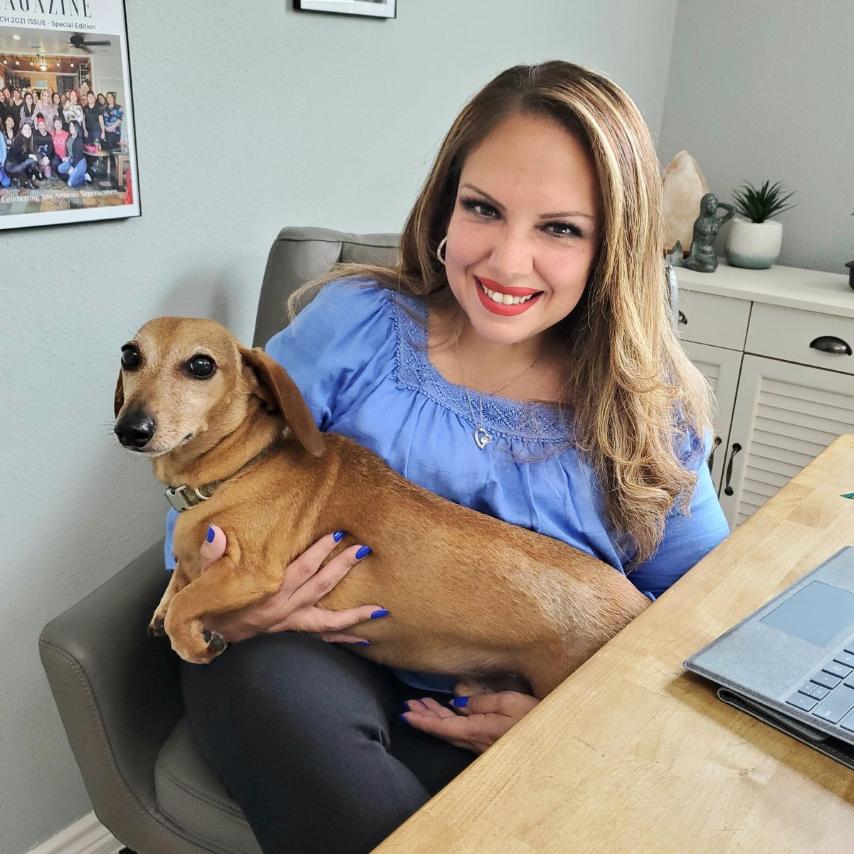 AprilMonterosa's tweet photo. My boy sat with me when I was broke, writing in the dark years ago... now he'll be on @klrn with me. He's been with me since all this started. As always... all the girls fell for those eyes ๐๐. #Razoo #MondayVibes #MondayMotivation https://t.co/r3E6WvZDgB