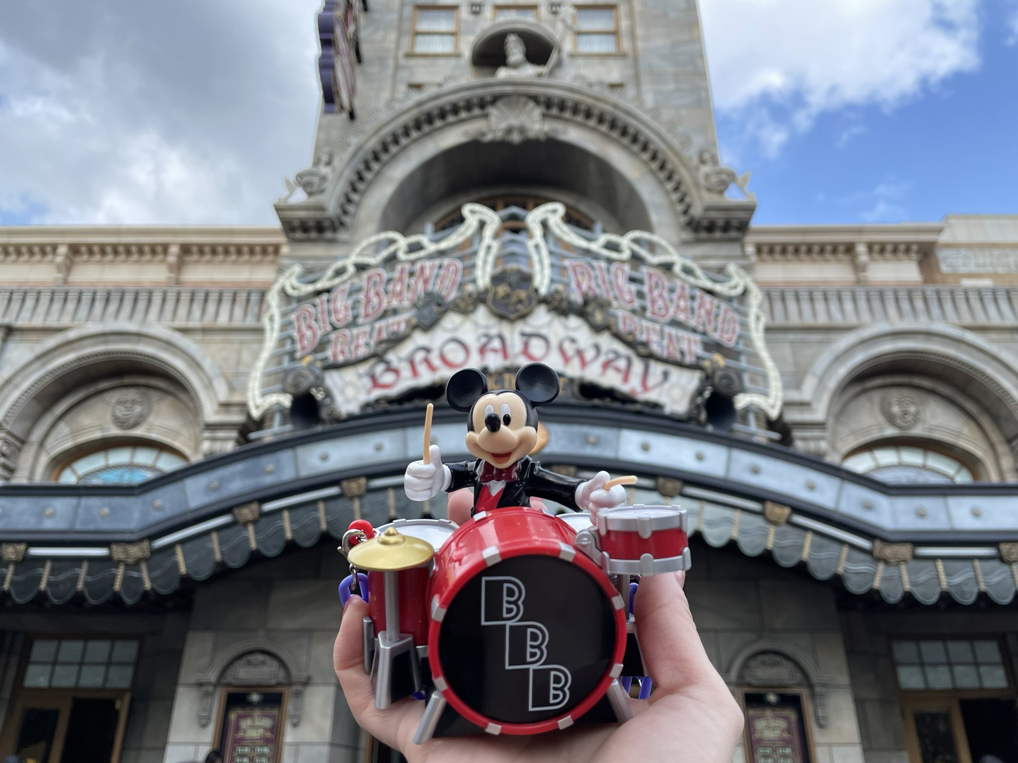 あいにゃん コーヒーカップにミニーちゃんが乗ってるミニスナックケースも6 1発売 今までダブフレ以外の スナックケースは集めてなかったのに 可愛いの発売されすぎて沼にハマり出してます これを飾るショーケース買おうかなぁ