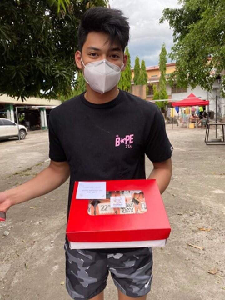 RRUnitedOfc's tweet photo. 4 years streak na kaming present sa birthday mo @_ricciiirivero  yay 🥳 To more birthdays to come 🥰 Hope you always feel loved cheers to your Jordan year, Happy Happy Birthday Ssob 🍻 

#TwenThreeCci

@96iUyRivero 
@ruzcko_rivero https://t.co/GEQEFNLusR