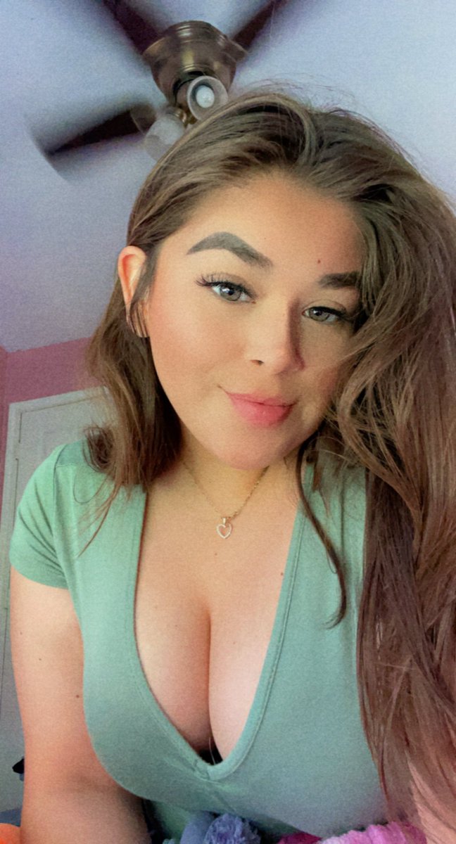 okay_bianca's tweet photo. wearing green makes my eyes pop 😍 https://t.co/JrrSVZKfF0