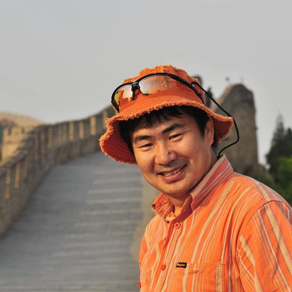 "Аяллын цаг"-ын Бадамсамбуу гэж сүрхий эр шүү.

Буурал ээж маань "Буянтай сайхан хүү дээ" гэдэг байлаа.