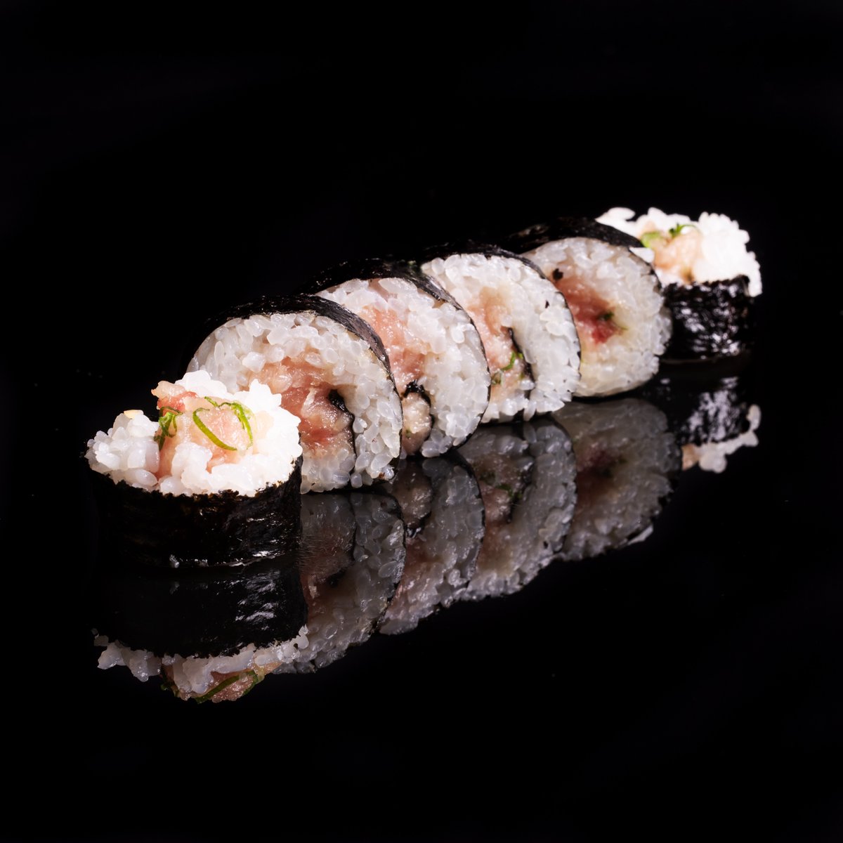 Blofishco's tweet photo. Negi Hama Roll >>> Japanese Hamachi w/ Organic Green Onions

#organic #sushitogo #freshsushi #sushiporn #sushitime #negihama #sushiroll #sushilover #sushilovers #bouldereats https://t.co/WAYWuDqcPq