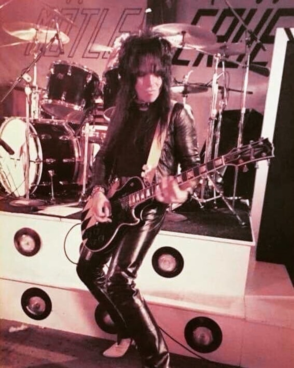 MotleyCrue's tweet photo. Cause I’m Alive!! 
#livewire #mötleycrüe https://t.co/KG3agATzbd