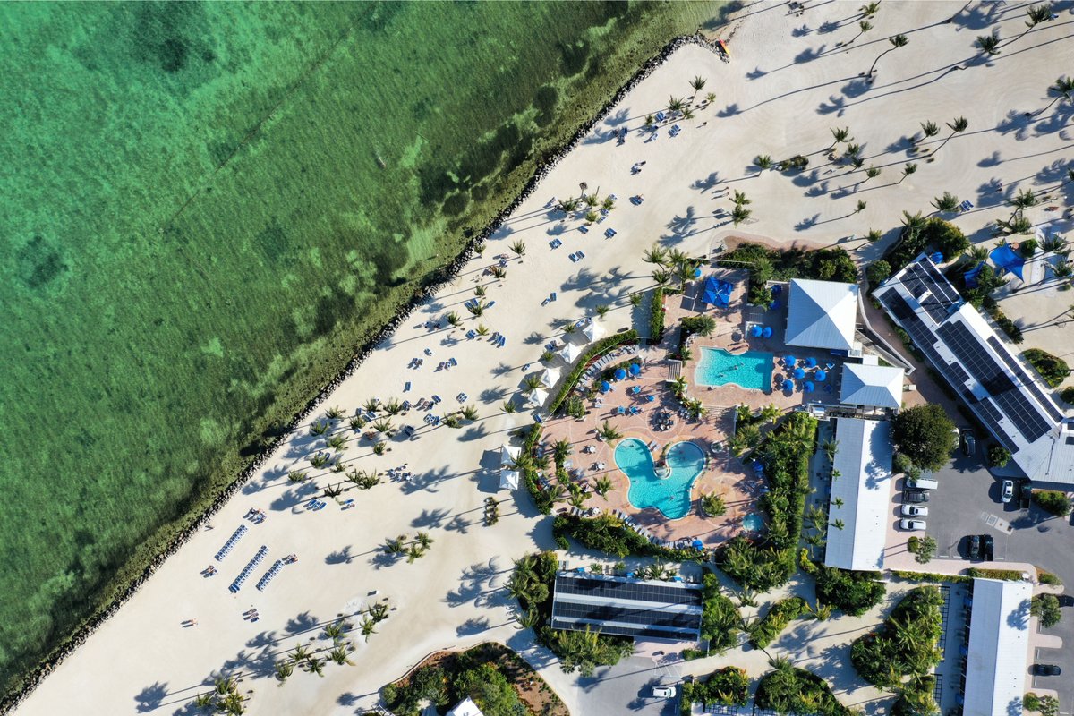 divergenttravel's tweet photo. 🌴 🍹 This is where you can find me under a palm tree with a drink in my hand.
Wow the @Islander_Resort is simply gorgeous!
#Islamorada #thefloridakeys #SimplytheKeys @thefloridakeys #Luxury #Resort #Vacation #DivergentTravel https://t.co/TQiDUVX9U1