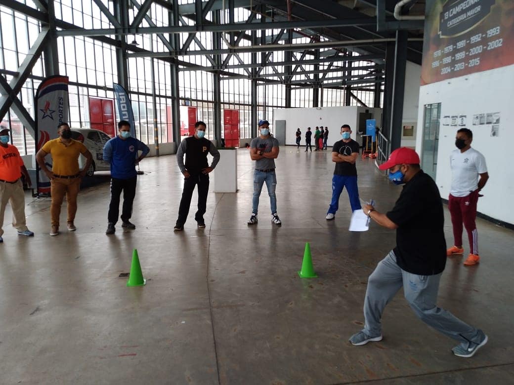 Pandeportes's tweet image. Los promotores, entrenadores y coordinadores deportivos de la institución, participan de la jornada de capacitación teórica/práctica la "Preparación Física y sus Componentes".