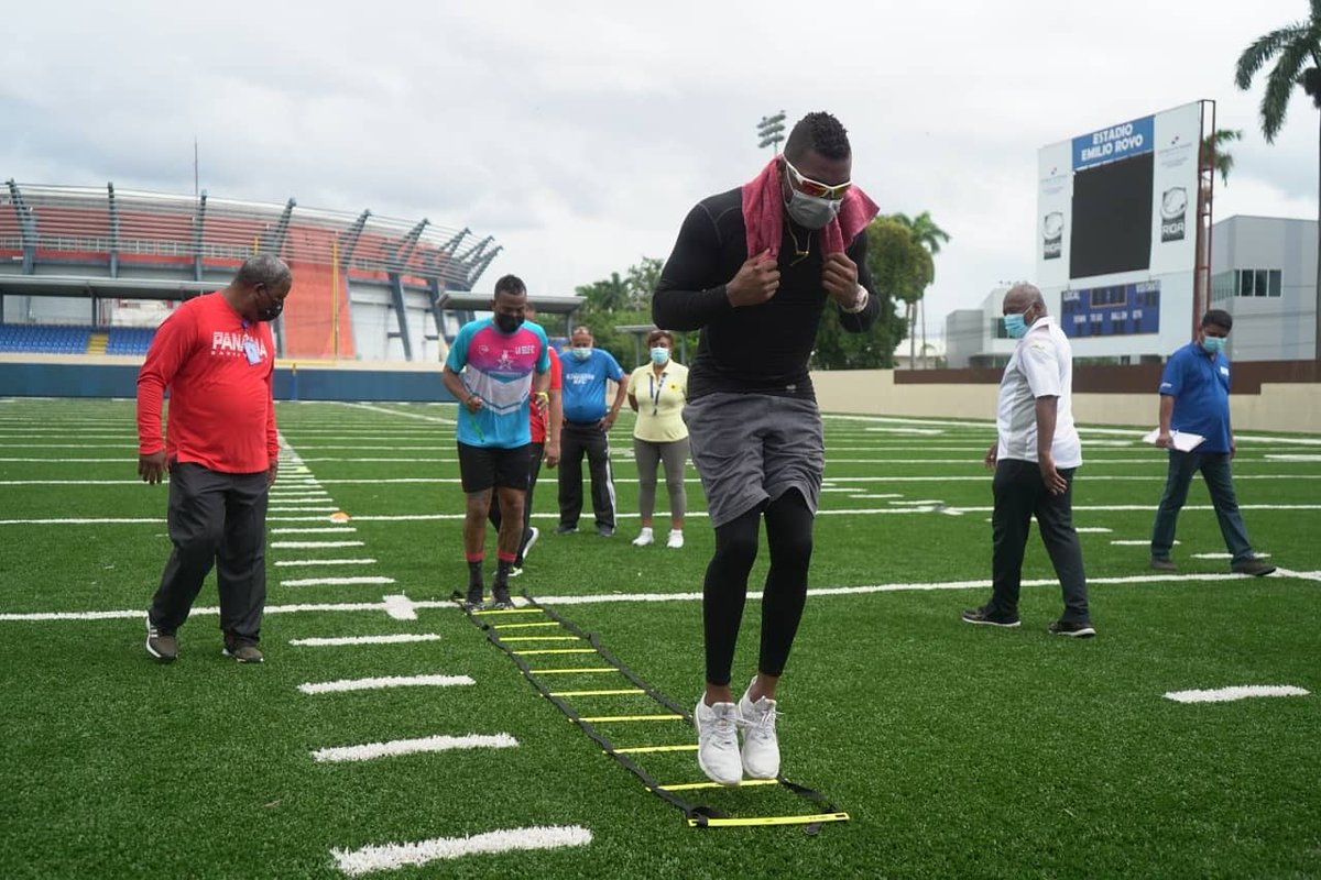 Pandeportes's tweet image. Los promotores, entrenadores y coordinadores deportivos de la institución, participan de la jornada de capacitación teórica/práctica la "Preparación Física y sus Componentes".