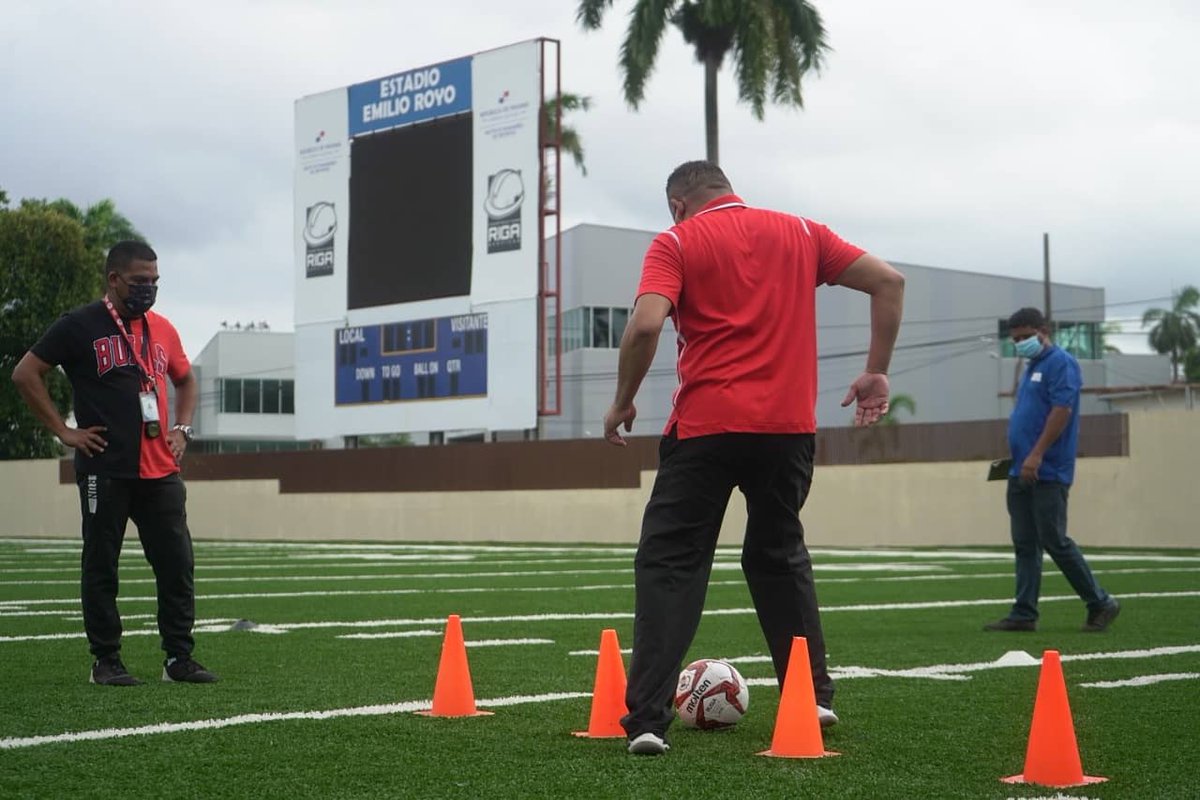 Pandeportes's tweet image. Los promotores, entrenadores y coordinadores deportivos de la institución, participan de la jornada de capacitación teórica/práctica la "Preparación Física y sus Componentes".