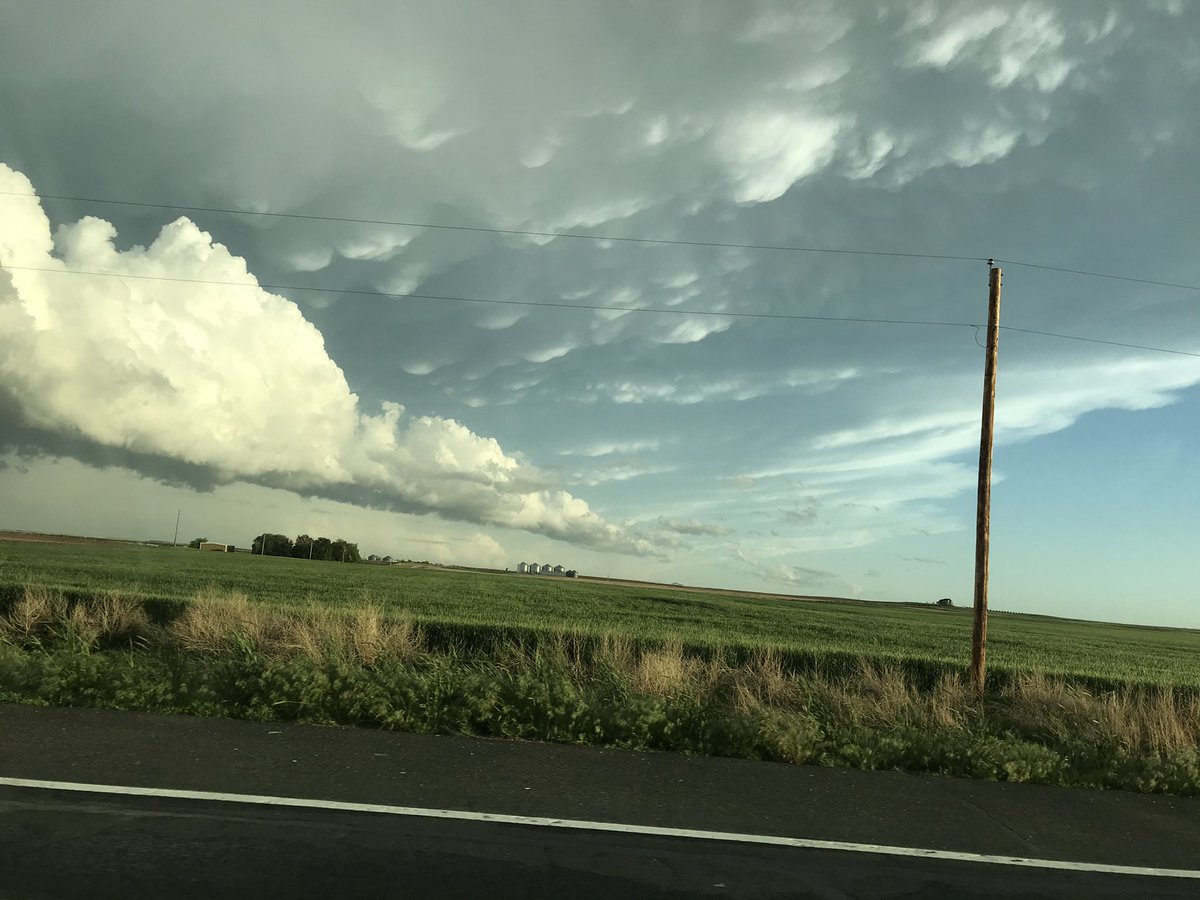 abc7dallas's tweet photo. More amazing shots from storm chasing!  #abc7eyewitness #clouds #stormchasing https://t.co/M5XdXpQJ5b
