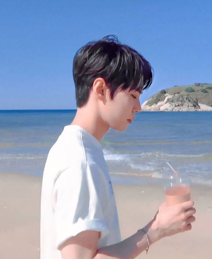 𝐁𝐚𝐠𝐚𝐬 𝐀𝐥𝐚𝐬𝐤𝐚

-mungkin benar yang telah pergi tak akan pernah sama lagi, entah itu sosok nya atau rasanya.

#roleplayer