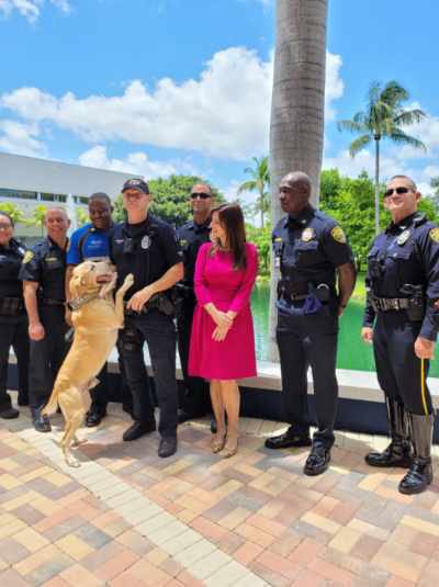 Delrish_M's tweet photo. Governor Ron DeSantis @flgovrondesantis &amp; Lt Governor Jeanette Nuñez both at @FIU . (K9-Koda was determined to get a picture) #FIUPOLICE #floridagovernor  #floridaltgov  #rondesantis  #FlaLtGovernor #Fiupd #fiupdk9 #fiu #committedtokeepingyousafe https://t.co/WO0PutbzoD