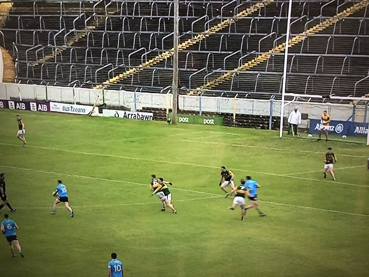 So many nuggets in this game to take from a coaching perspective,here’s a great example of how a player that’s willing to run hard without the ball with intent can cause chaos for the opposition and create a scoring opportunity for his team #DUBvKER