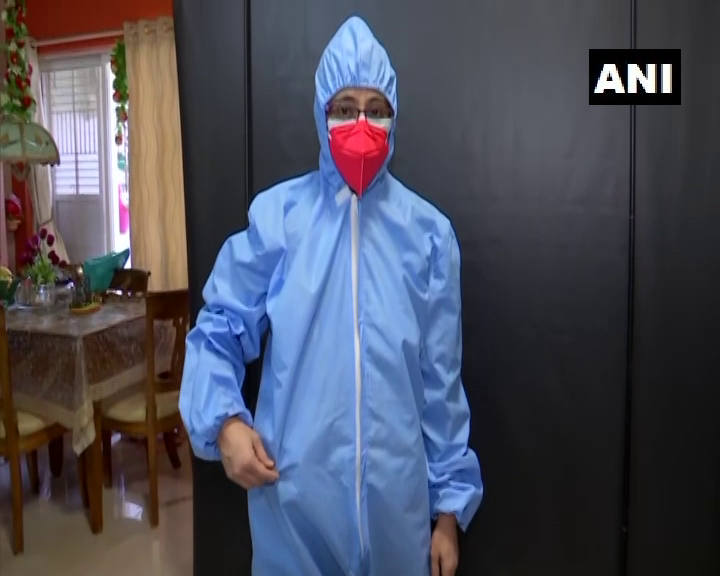 ANI's tweet photo. Maharashtra | Nihaal Singh Adarsh, an engineering student from Pune, has developed 'Cov-Tech', a compact ventilation system for PPE kits

"It is hot &amp; humid within PPE suit, this system creates a steady airflow. Takes surrounding air, filters &amp; pushes it inside," he said (24.05) https://t.co/ARveNj59Jv