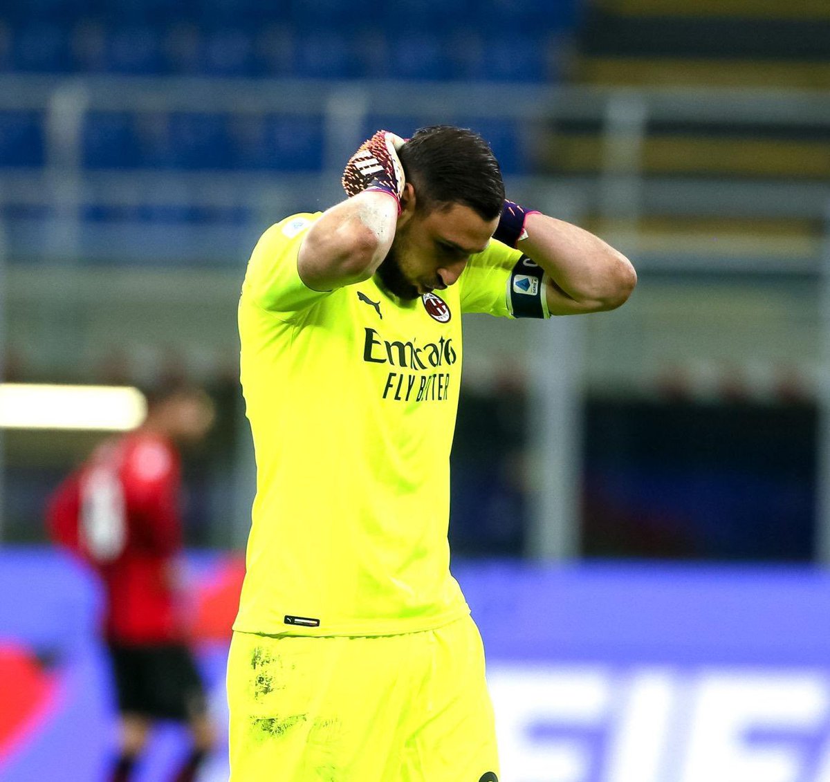 SpazioMilan's tweet photo. Donnarumma le ha pedido 10M€ y 20 en comisiones al equipo de su infancia en plena pandemia mundial.

Al equipo que le ha formado, que le ha dado la oportunidad y en el que, en teoría, soñaba con jugar desde pequeño.

Una pena, por lo que pudo haber sido y no será.

Suerte Gigio https://t.co/zTEiWyYyCf