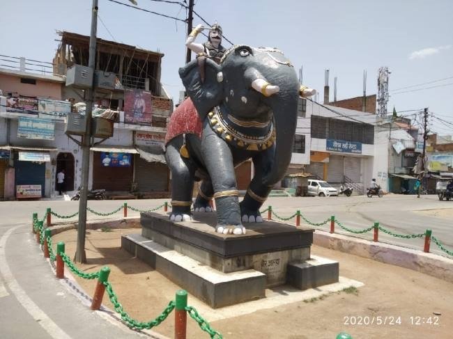 YadavAshisha's tweet photo. वनाफार यदुवंशी,महाप्राक्रमी,महोबा के महावीर अहीर योद्धा आल्हा जी की जयंती पर सत सत नमन🙏 
बड़े लड़इया महोबा वाले,जिनसे हार गई तलवार
पानीदार यहां का पानी,आग यहां के पानी में
गढ़ महुबे के आल्हा उदल,जिनकी मार सही न जाय
#VeerAhirAlha

@SherSamratAshok
@VivekyadVidrohi
@RiderGirlNikku https://t.co/friBSIPnwy
