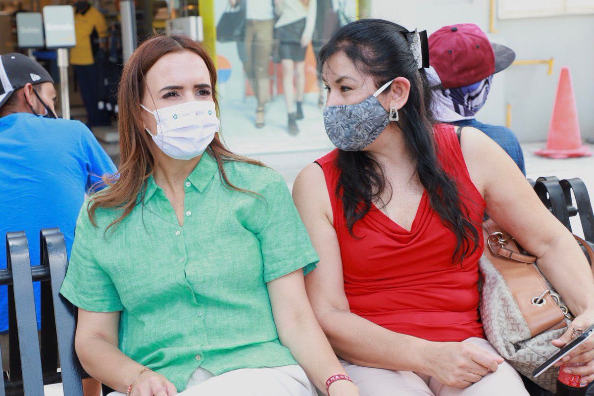 claraluzflores's tweet photo. Mi gobierno pondrá en el centro a las personas y atenderá primero a los más vulnerables. Vamos a construir un Nuevo León con oportunidades para todos, donde nadie se quede fuera.

¡No te voy a fallar!

#EquipoPorNuevoLeón
#ClaraGobernadora
#VotaClara https://t.co/W4m66SQicF