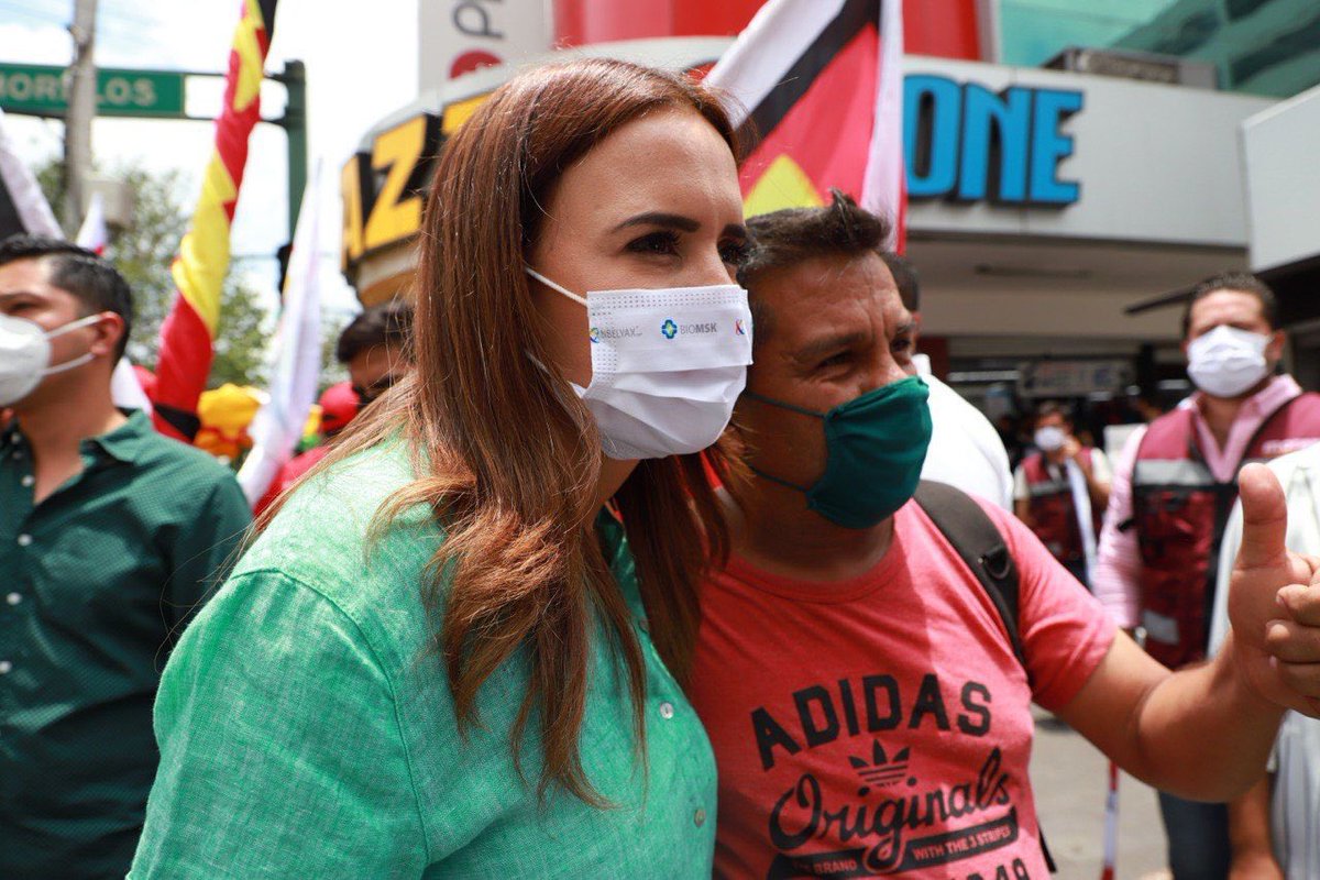 claraluzflores's tweet photo. Mi gobierno pondrá en el centro a las personas y atenderá primero a los más vulnerables. Vamos a construir un Nuevo León con oportunidades para todos, donde nadie se quede fuera.

¡No te voy a fallar!

#EquipoPorNuevoLeón
#ClaraGobernadora
#VotaClara https://t.co/W4m66SQicF