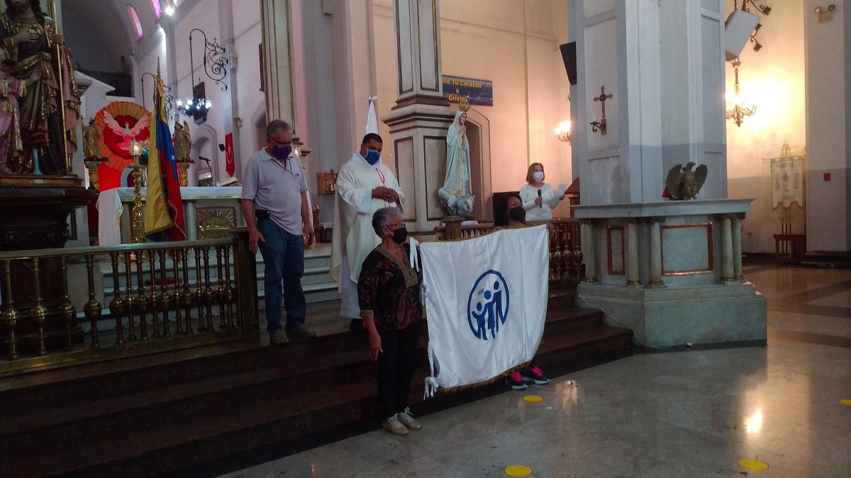IVSSPARAISO_OA's tweet photo. #Hoy| se llevó a cabo misa en conmemoración a la semana del Adulto y Adulta Mayor 🧓👴👵 Para dar inicio a una serie de actividades pautadas para nuestros adultos mayores para su disfrute #ivsscomunicando  #PorUnSeguroMasSocial @MagaGutierrezV
@NicolasMaduro https://t.co/Zaac3OOMiG