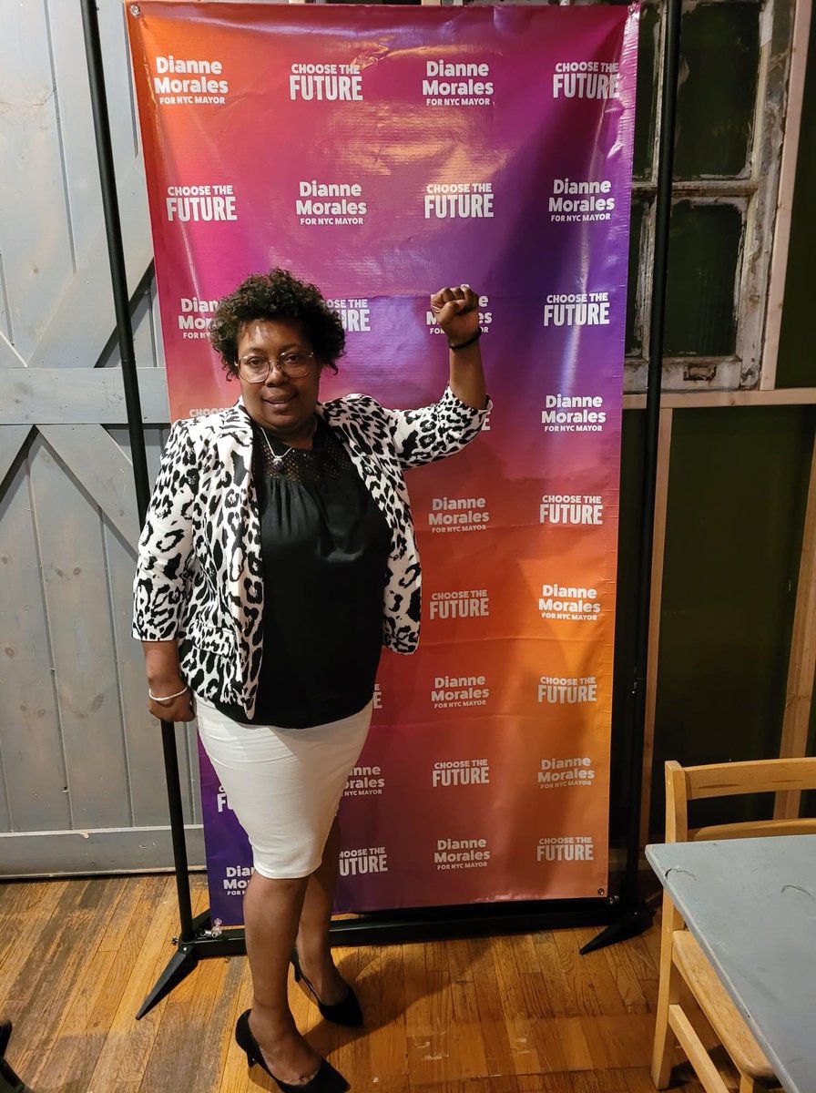 shaquanaforbk's tweet photo. You know the vibes✊🏾❤️ PS I love Tanja she teach me about politics from back in the days when she was running chapters to present day active voter, her passion and energy Is untouchable. ❤️ #PoliticsForAll everyone leads in #Dianneverse @TeamMayorales @Dianne4NYC https://t.co/lf2uqkQhGk