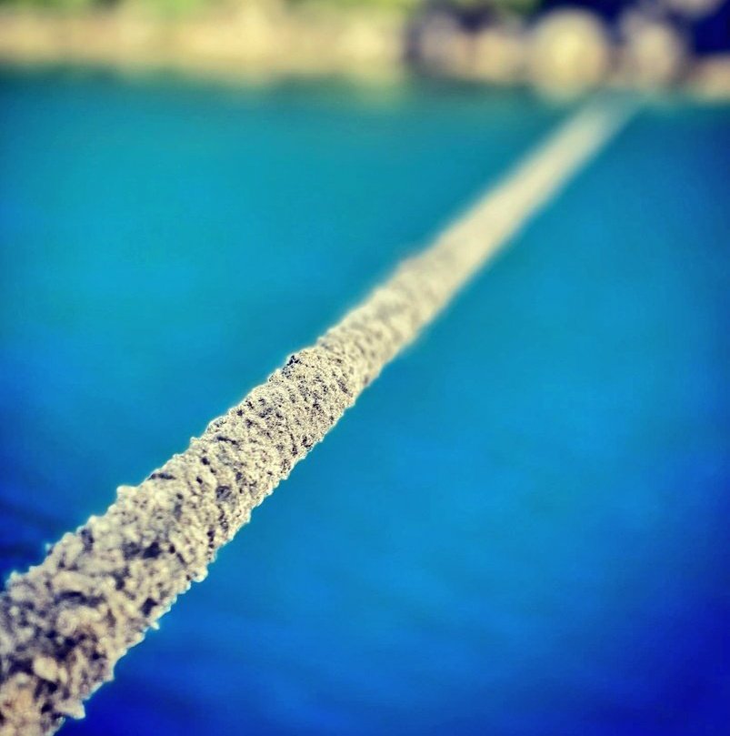 Ibocelikkol_fan's tweet photo. Guys most of us rushed after ibo's post today without even trying to understand what he was trying to convey
And after my long excavation it turns out he shared this rope with us as a sign to describe or demonstrate his unbreakable &amp; endless love with Mihre #İbrahimÇelikkol 💖😍 https://t.co/jQe22yBRe1