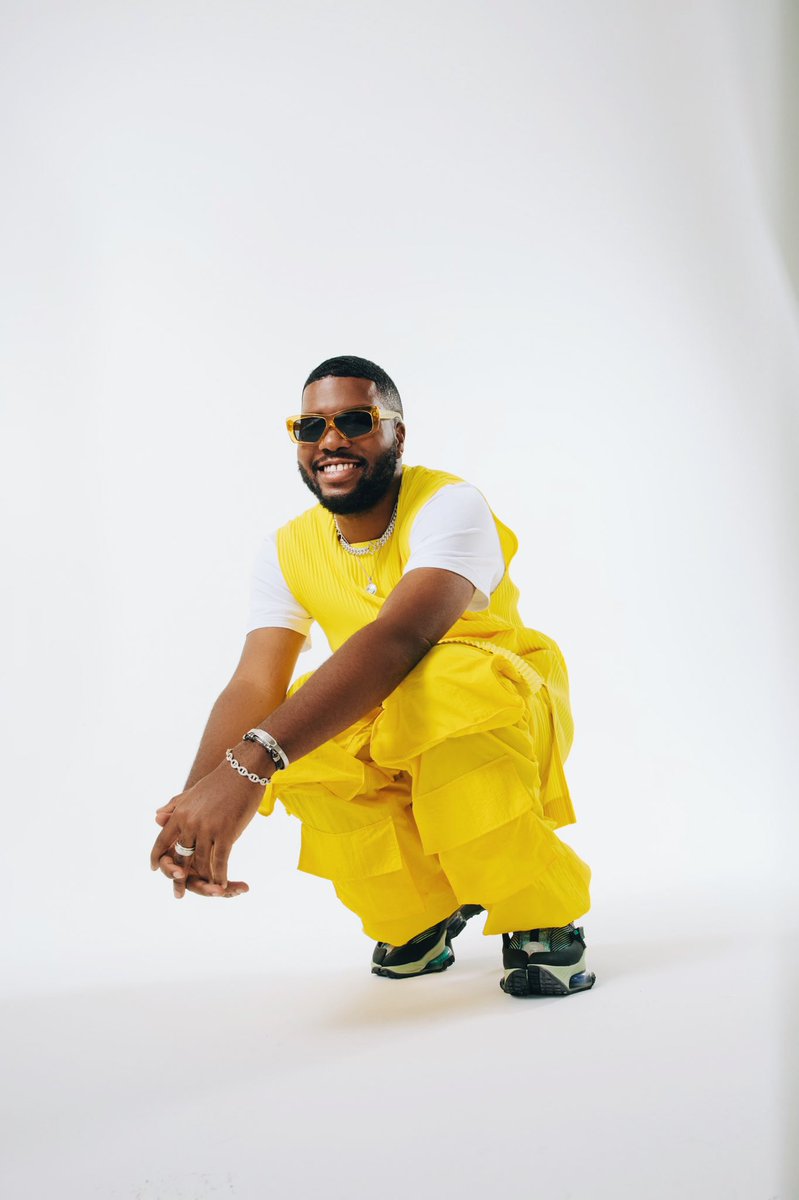 thegreatkhalid's tweet photo. feeling like the sun https://t.co/pK0luJVno9