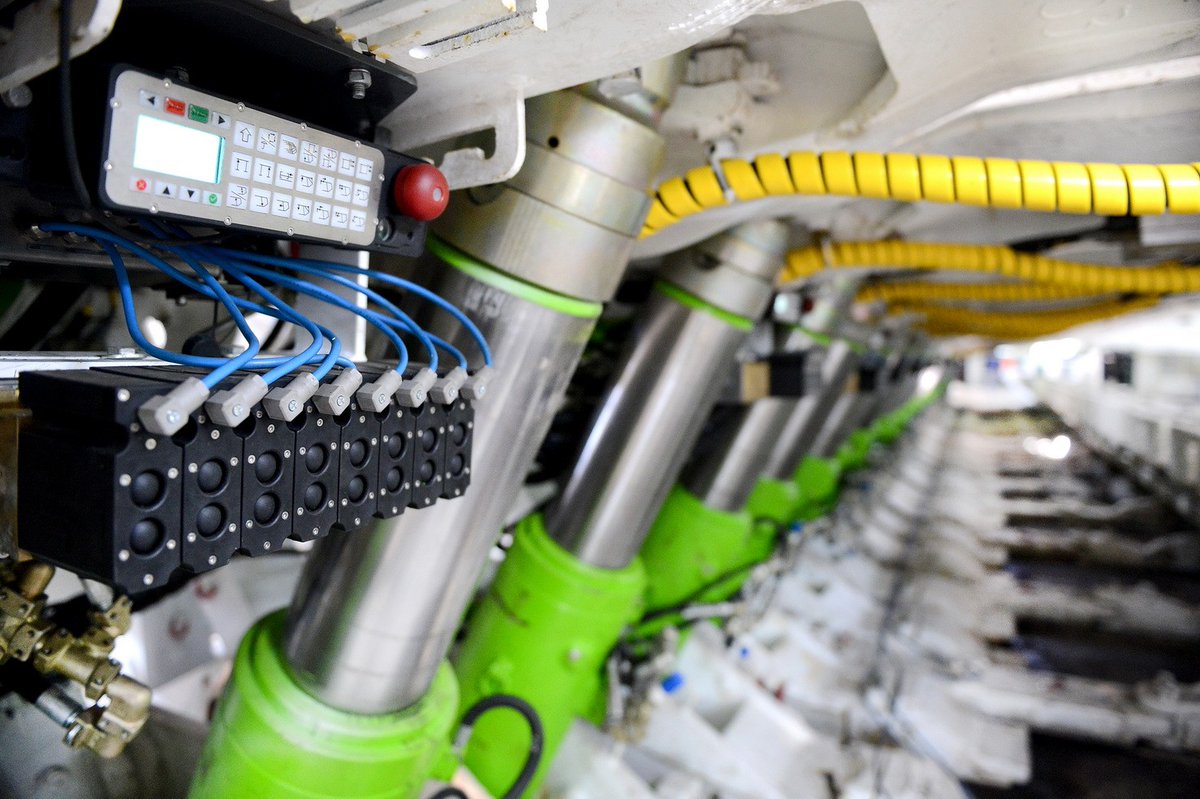 im_mining's tweet photo. Poland's mining tech major #Famur has reported that multi-stage tests of its first #autonomous #longwall are complete; while it recently managed to carry out remote commissioning of a thin seam #Mikrus longwall system for #ChinaEnergy https://t.co/P36UwqKjLV https://t.co/Co0b1oaoau