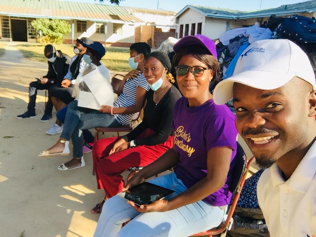 JerryBetah's tweet photo. 18 April 2019 we did our first program. We were only 3 and visited Danai Children's Care. Then on the 22nd of May 2021, we visited 2 homes with 10 new members. Appreciate the process and be patient.
@peterndoro @anchirenjethe @schekaz @munhu_washe28 @SocialArchitct @NgonieWerudo https://t.co/RCLjVjvTvk