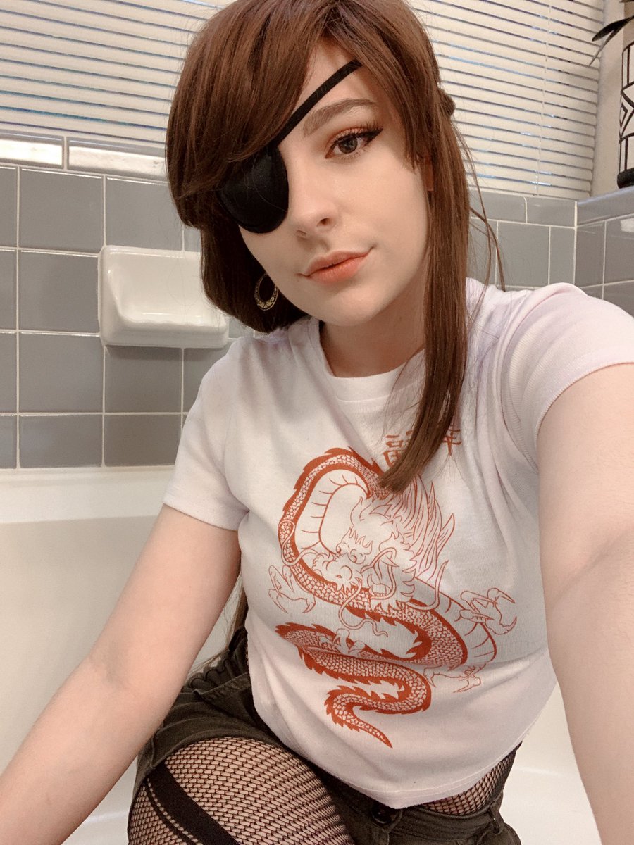 croshekh's tweet photo. some beidou selfies i tool sitting in the air bnb bathtub https://t.co/fB7a0ZsZiR