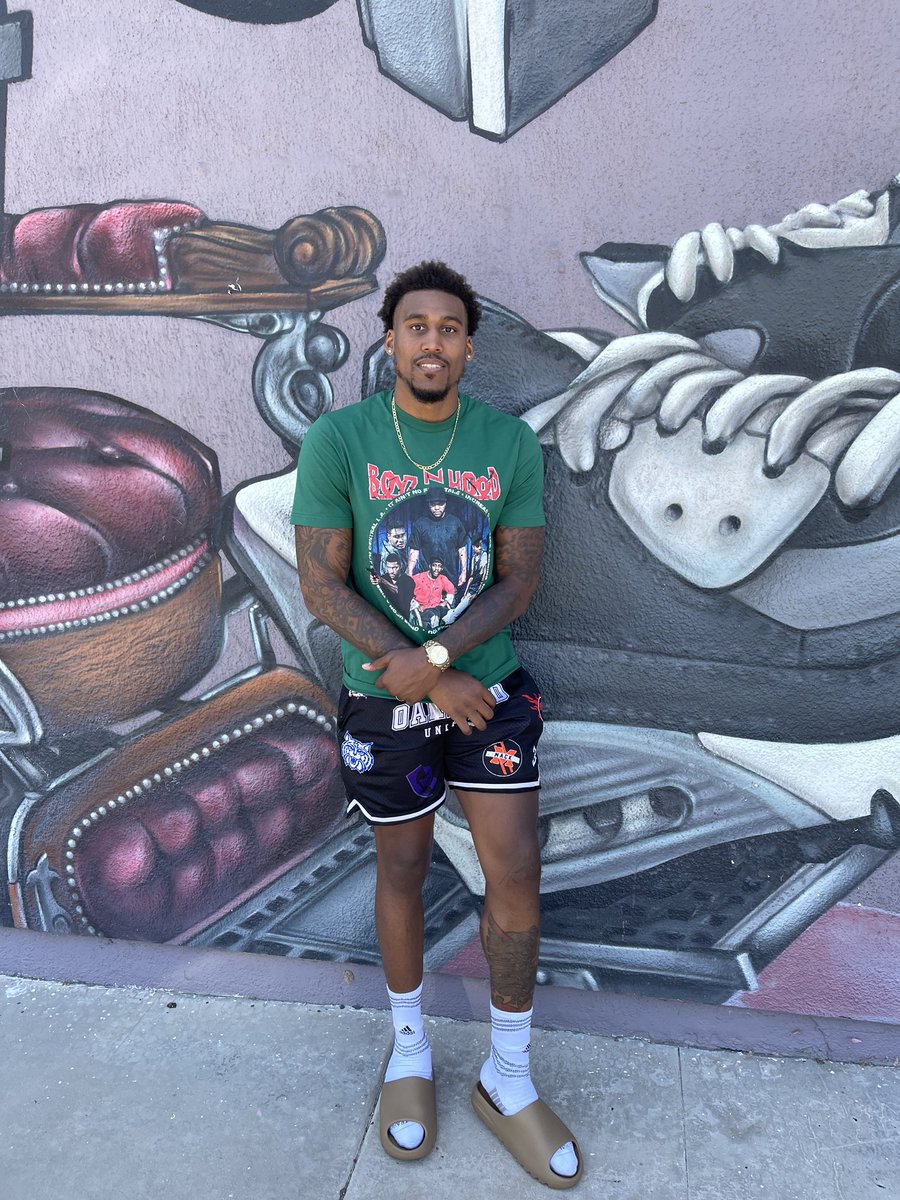 DejonDavis35's tweet photo. When you getting paid more you start hearing more claps, hearing more cheers 🖤✌🏾#RIPJERM 🕊 https://t.co/PvXYFgDduZ