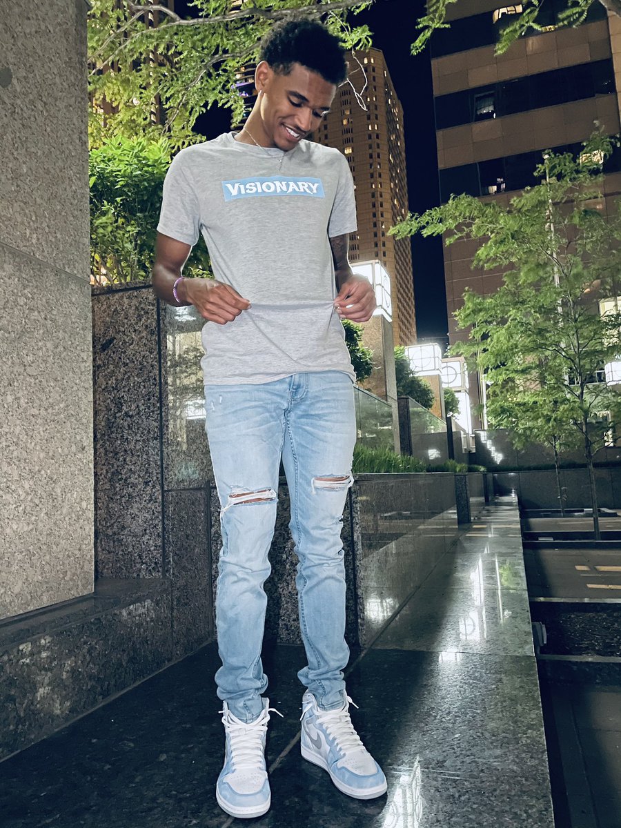 Visionary_15's tweet photo. Brand ambassador requirements 
Must haves: ❤️❤️❤️❤️❤️❤️
•AT LEAST 3000 Instagram followers 
•AT LEAST 1000 Twitter followers 
•Active on tik tok 

RECOMMENDATIONS: 
•Positive attitude 
•Visionary attributes (mindset) 
•Overall good person 

RT TO SHARE AND HELP ME OUT 🙏🏽❤️ https://t.co/u7s6ol57Ct