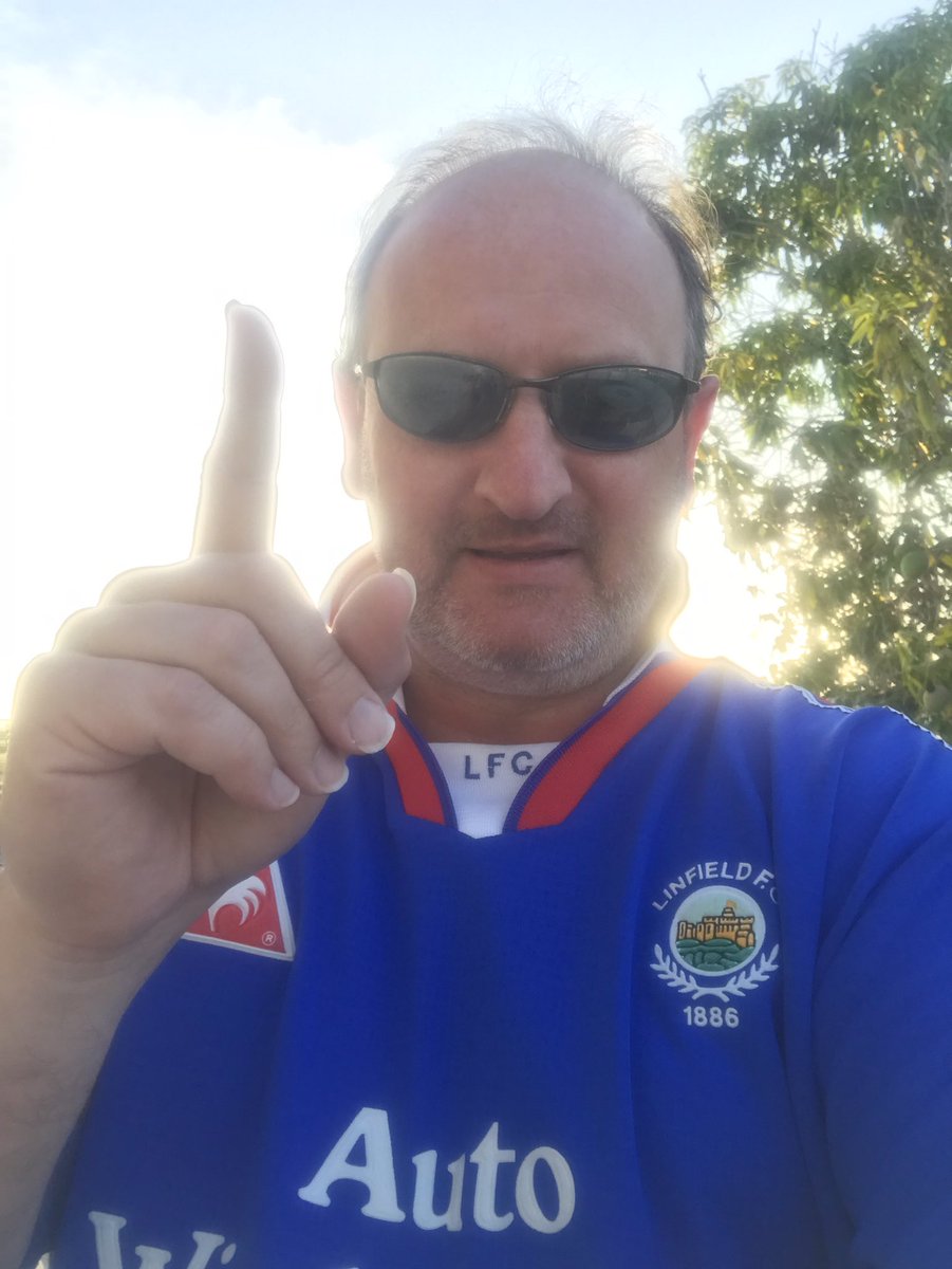 RodneyMcCain's tweet photo. VERY BEST WISHES to @OfficialBlues, @RoyMcGIvern and all the lads tomorrow evening as they try to secure the result that will bring Irish League title #55 to Windsor Park!
From a Florida sunset all the way to Ballycastle Road, Coleraine!
Cโmon Linfield!! #COYB #SuperLinfield #55 https://t.co/hwMfYYtnGl