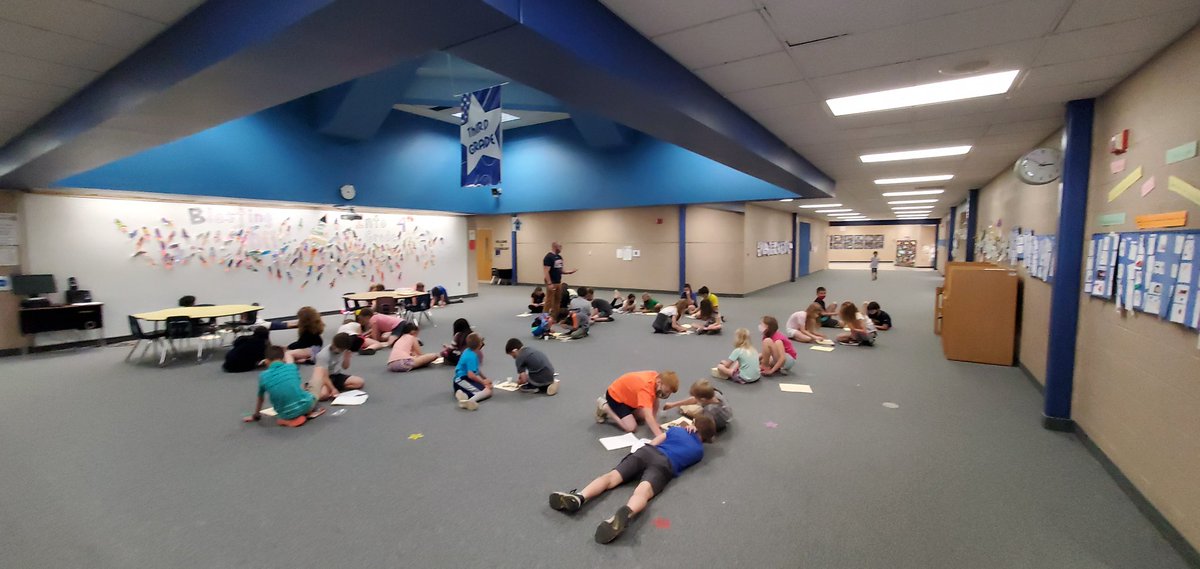 AmyDixonTES's tweet image. Seeing what creatures we can find in owl pellets #thirdgradescience @SubaRick