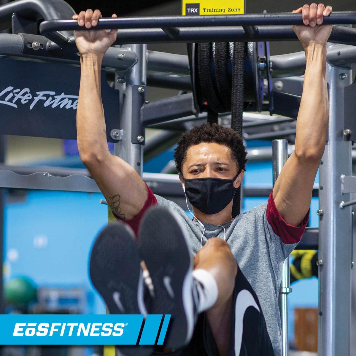 GoEOSfit's tweet image. Step out of your comfort zone and take your core workout to the rig. Hanging knee ups can increase muscle strength and size, while giving some love to your back and shoulders at the same time.