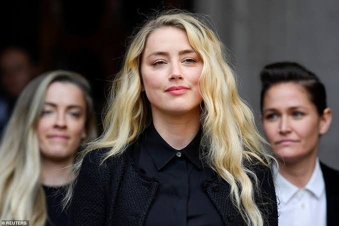 GellertDeppBR's tweet photo. ATENÇÃO!!! 🚨

Dia 28 ocorre a decisão do pedido de encerramento do processo feito por Amber Heard.

Nesta data também ocorre o vencimento do prazo que Amber tem para entregar os documentos da ACLU.

Vamos levantar a TAG #JusticeForJohnnyDepp nesse dia 28! https://t.co/xEBG2kZ50r