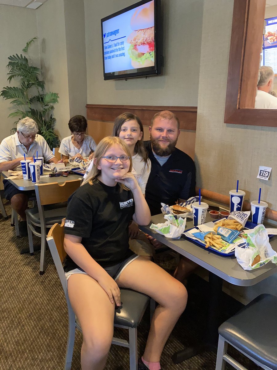 TOEBears's tweet image. @TOEBears @culvers was a success! Thank you to all our families who came out to join us tonight! #loveourTOEfamily #ThankyouCulvers