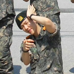 EXOPlanetBR's tweet photo. [FOTO] 25/05/21 ELE!! Nova foto do Baekhyun no centro de treinamento do exército! 😜💚

#백현 #BAEKHYUN #EXO #엑소 @weareoneEXO @B_hundred_Hyun https://t.co/xKOcDioVAJ