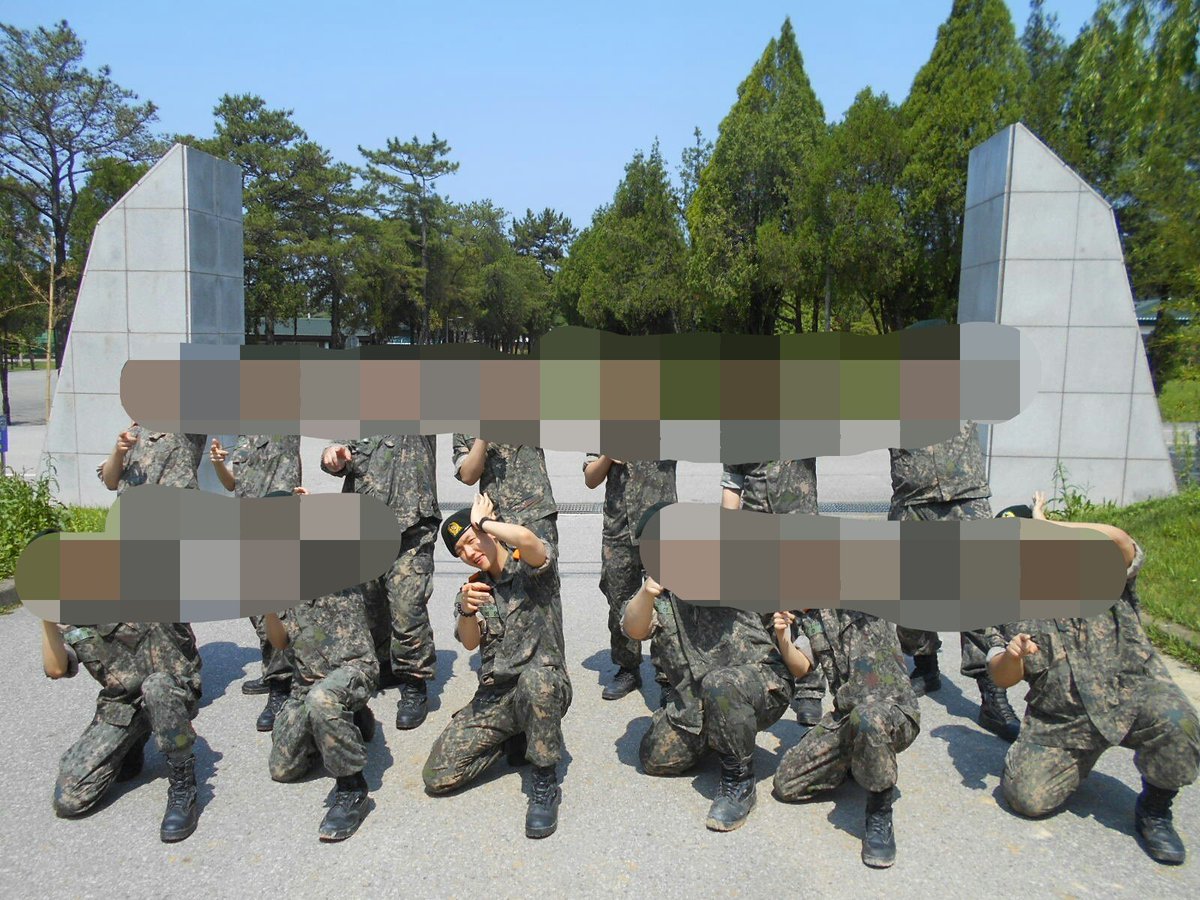 EXOPlanetBR's tweet photo. [FOTO] 25/05/21 ELE!! Nova foto do Baekhyun no centro de treinamento do exército! 😜💚

#백현 #BAEKHYUN #EXO #엑소 @weareoneEXO @B_hundred_Hyun https://t.co/xKOcDioVAJ