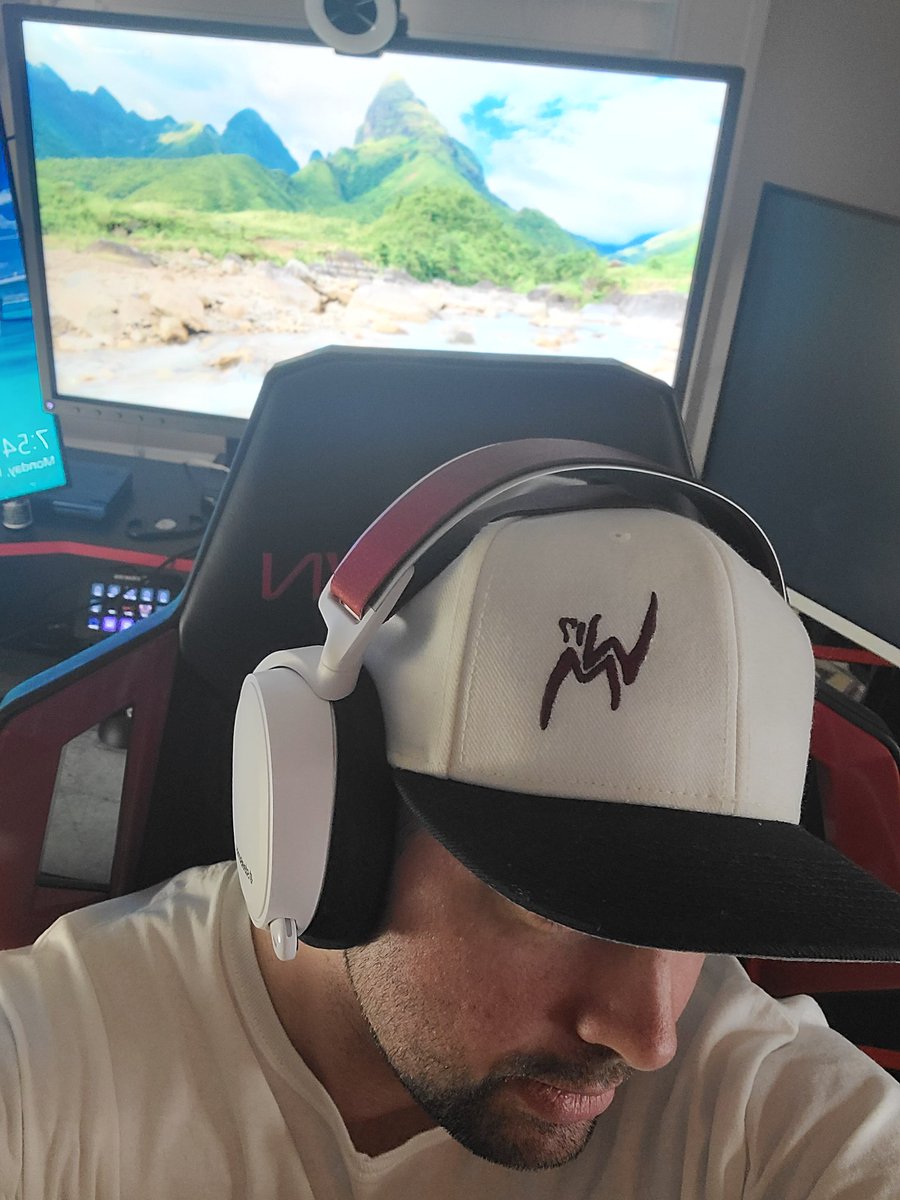 WARMoNsTeR17's tweet photo. Do new headbands for your headphones make you a better GaMeR? 🎮 🖱⌨ 🎧 https://t.co/pOxQZJzFPx