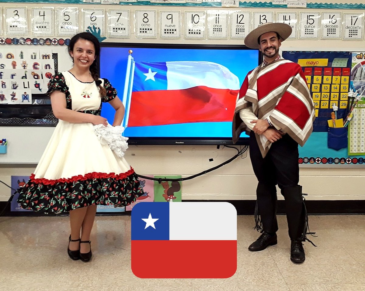 FelipeSPteacher's tweet photo. A #shoutout to @salinasmura for helping me with my cultural activity! 🇨🇱 She's given us lots of support, and we have learned so much from her! She's an awesome teacher, a book author, and she's is the kind of partner and colleague that you can count on! 👏 #chile #gratitude https://t.co/mV2jSpOe7k