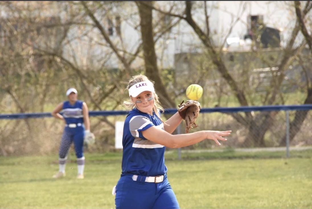 bluestreaksb's tweet photo. @mackenzielynwar also received awards in her Junior season 
⁃Honorable mention Northeast Ohio 
⁃First team Federal League 
@Lake_Athletics @FederalLeagueOH https://t.co/dg0AZwURlv