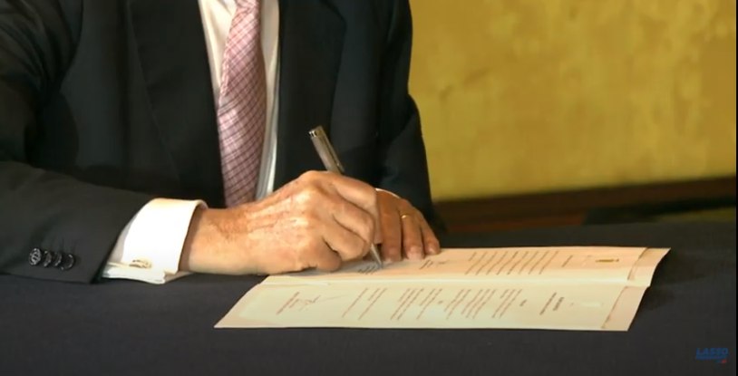 ARibadeneiraE's tweet photo. Ratifico mi agradecimiento al presidente @LassoGuillermo por la oportunidad de dirigir la Senescyt. Junto a estudiantes, académicos, científicos, emprendedores, trabajaremos por un país que promueva una educación de calidad y genere ciencia y tecnología en beneficio del país. https://t.co/VzpJ2hOOJe