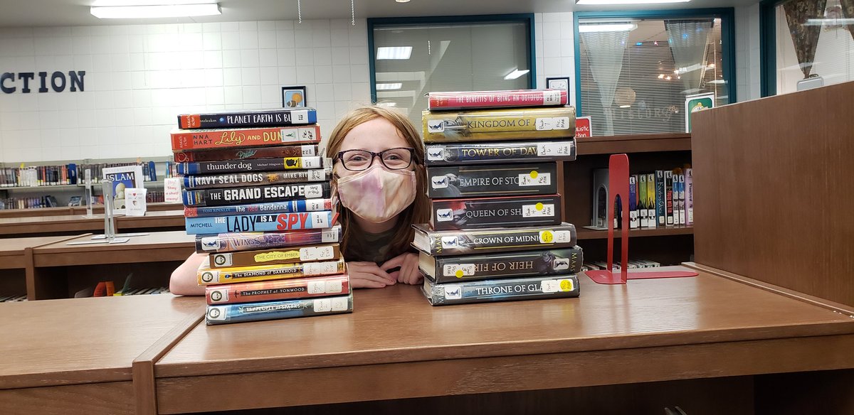 LSMSlibrary's tweet image. 8th graders made Book Stacks of the books they read this year #LaSallePRIDE #RSDlibraries