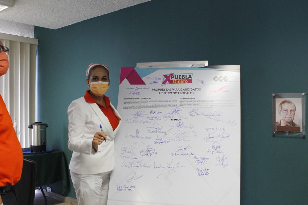 MovCiudadanoPue's tweet photo. firmaron ✍️ los compromisos de la agenda #XPueblaQuiero del @CCEPuebla rumbo a un trabajo ciudadano a favor de los habitantes de la Angelópolis. @MovCiudadanoPue 🍊 https://t.co/IlPicUTgAX