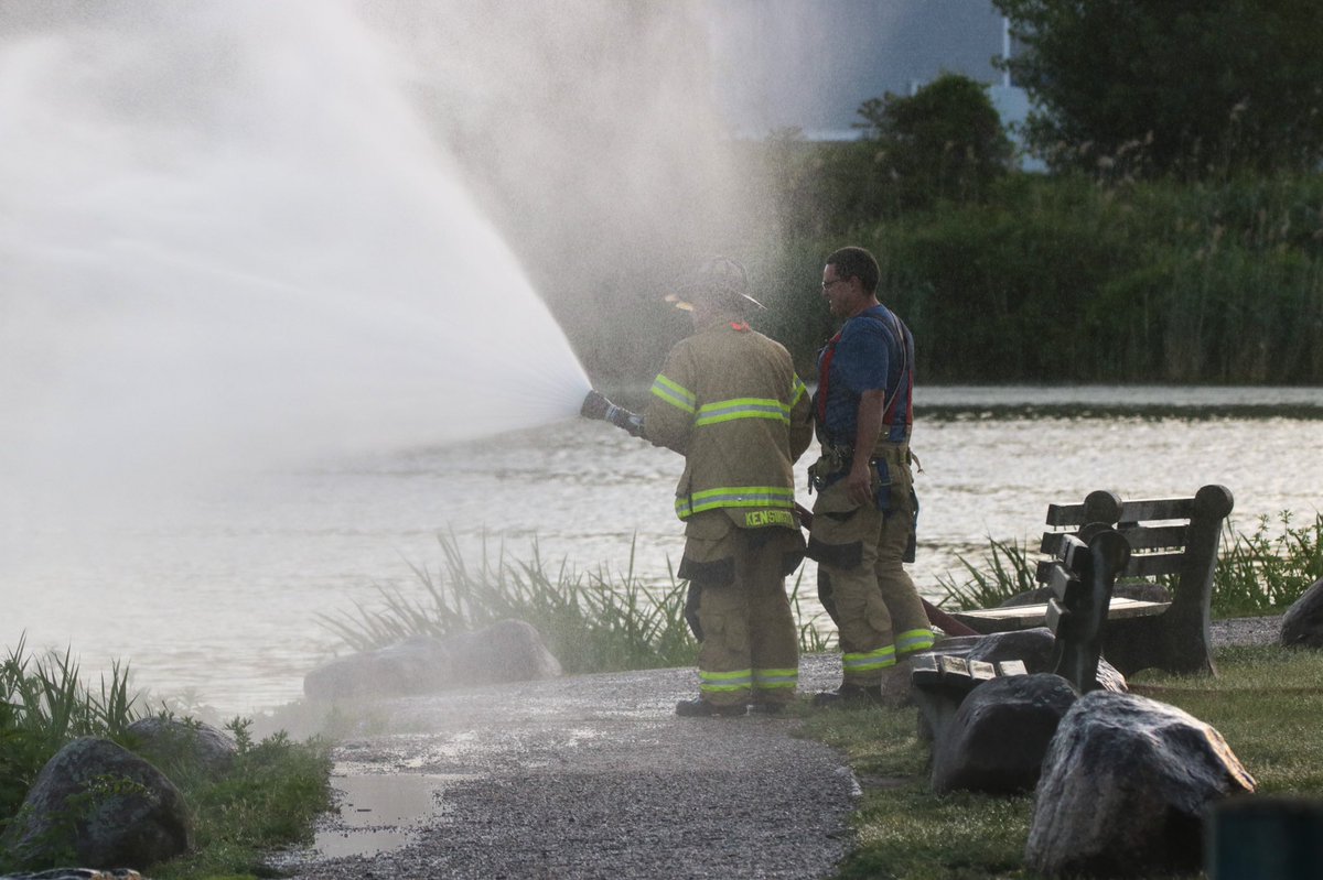 danbutler_55's tweet photo. Bonus #MayMotionChallenge Kensington Volunteer Fire Department training at Papergoods Pond Kensington CT #kfd #kvfd @Berlin_Citizen https://t.co/juEafZyHwq