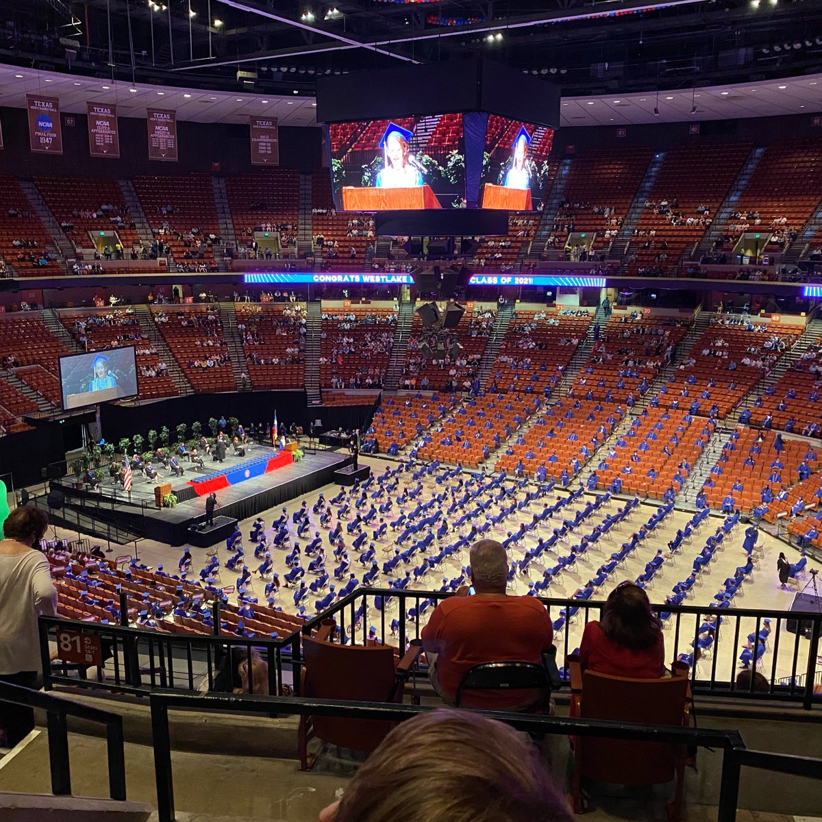 LucasDWYL's tweet photo. Best time of the year!  All the graduations :) https://t.co/mK44xSyUDC
