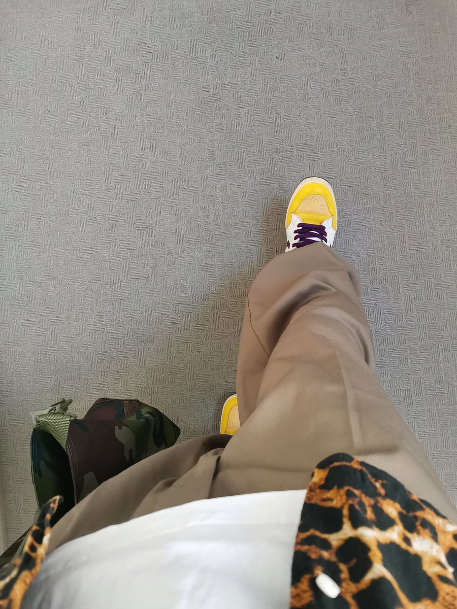 PeKOMA_the3rd's tweet photo. 【定期】誰得PIC
夏です。この豹柄の感じが好き。なんだけど、
これってほんとに豹柄??🐆
#30代後半でも着れる
#豹柄
#GITMAN
#寅壱
#converse https://t.co/Ozki5N7OSr