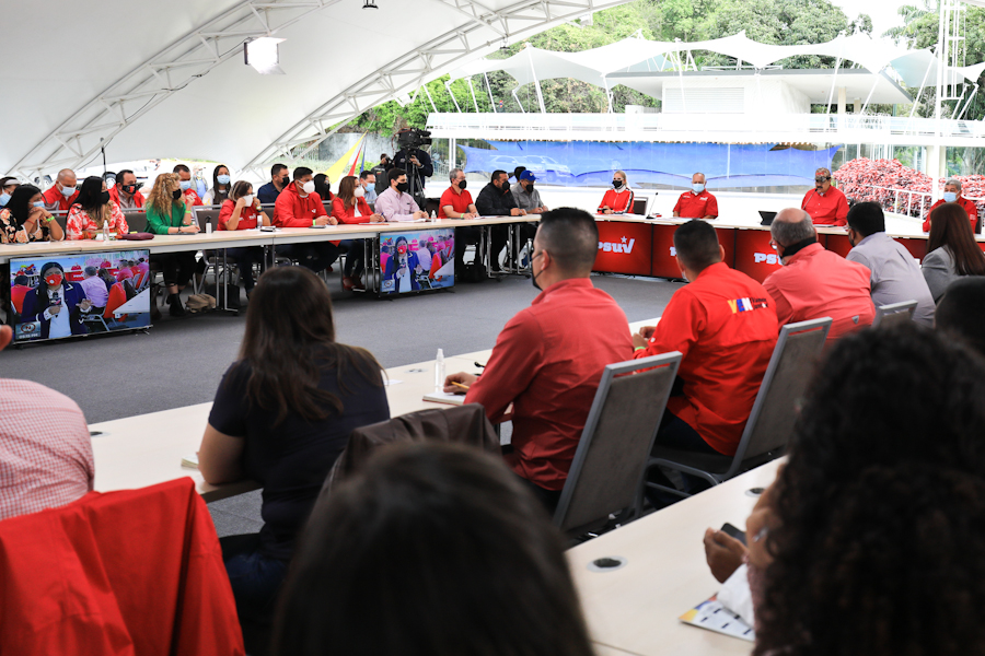 Activar a todos los niveles la maquinaria electoral, las RAAS, las UBCh, los Jefes de comunidades, los Jefes de calle para afinar la estrategia del 1*10, instruyo el presidente de la tolda roja <a href="/NicolasMaduro/">Nicolás Maduro</a>