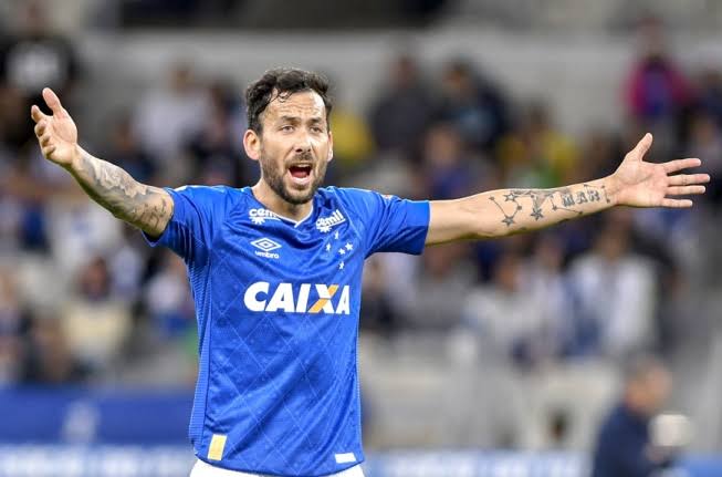🚨 EXCLUSIVA

O Botafogo tem interesse e já conversa com Cruzeiro a respeito do volante argentino Ariel Cabral. O Cabuloso não irá utilizar o volante.

Informação apurada em primeira mão, juntamente com a equipe do @deustedibre