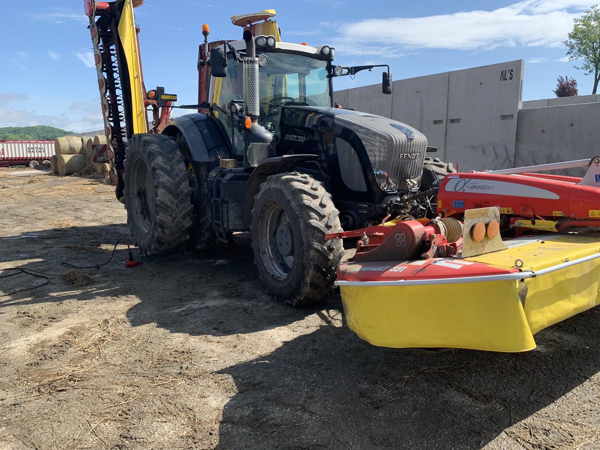 degtires's tweet photo. Got this Fendt ready to make some cow chow!   VF710/70R42 rears and VF600/70R30 fronts, 15 PSI rear 12 PSI front.  @YokohamaOHTA @Fendt_NA https://t.co/BLV6h4wttb